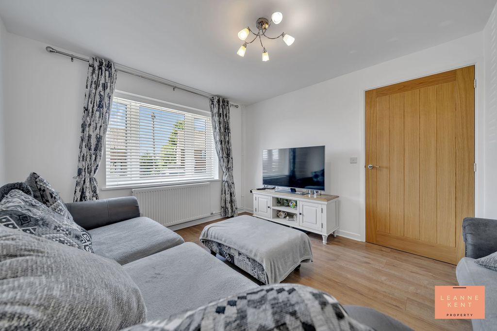 Property photo 2 of 39