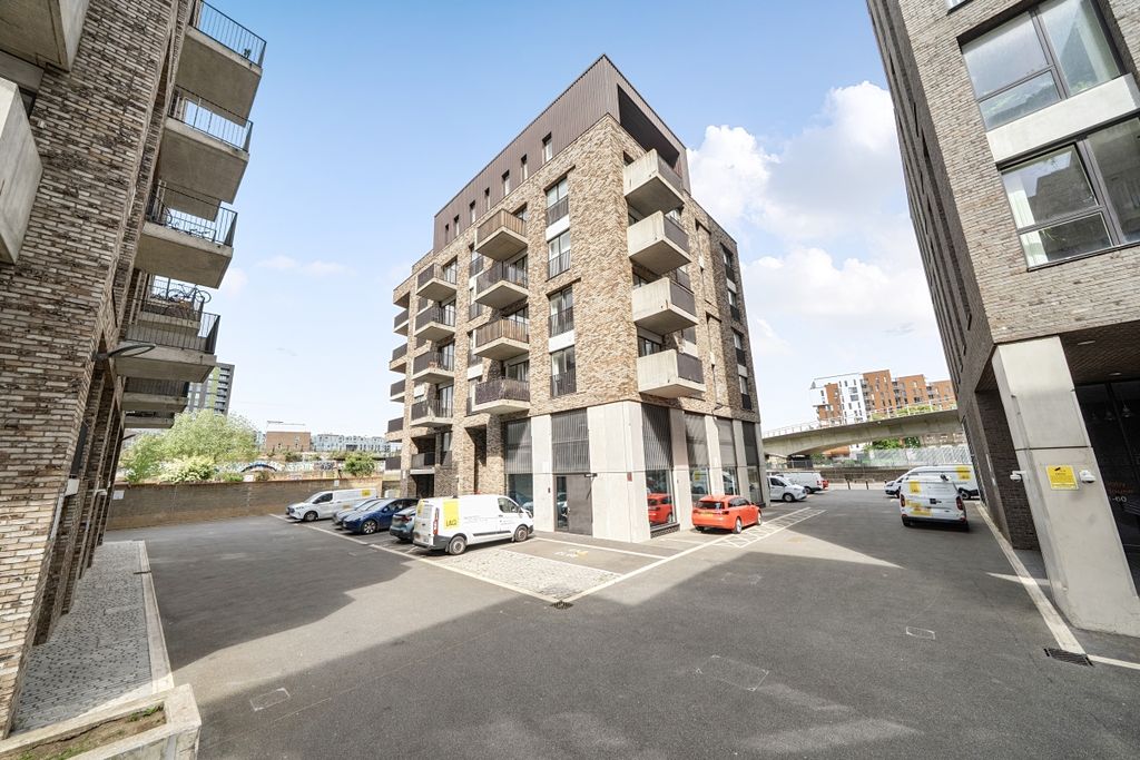 Property photo 1 of 15 1459396-3-6A0337F...
