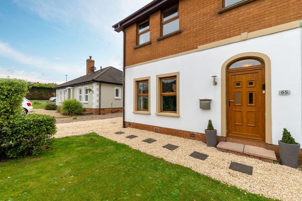 Property photo 2 of 45 005