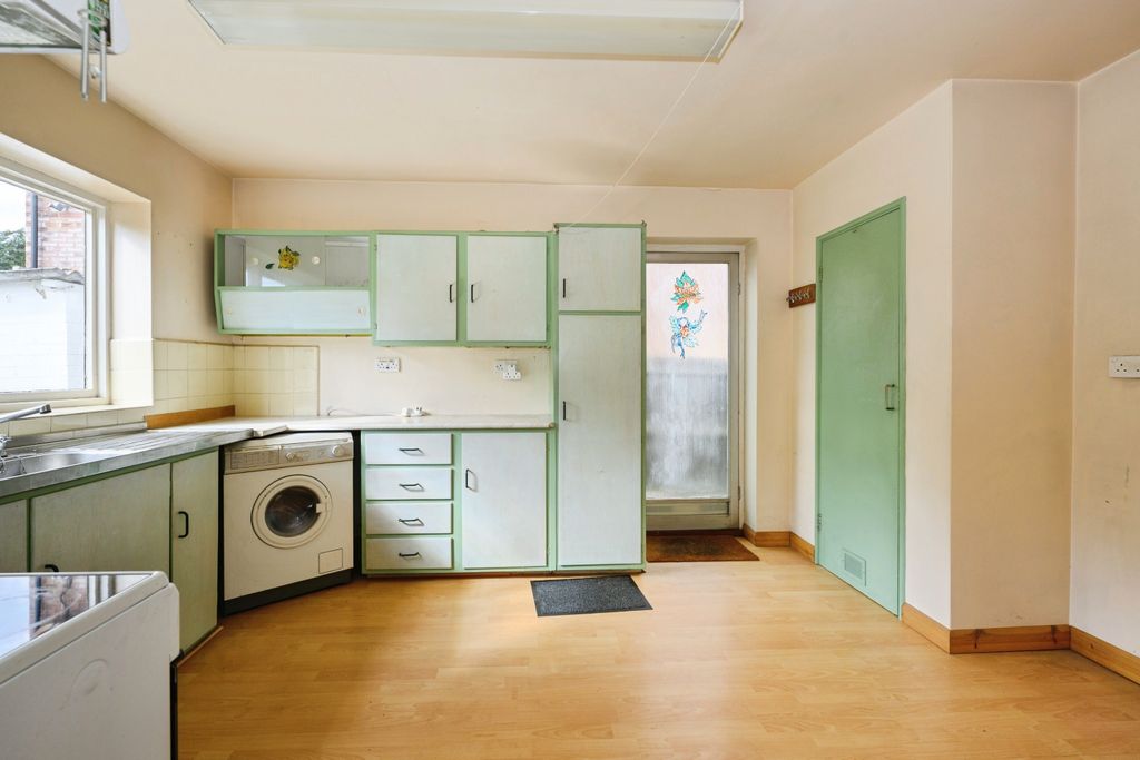 Property photo 2 of 18 Kitchen