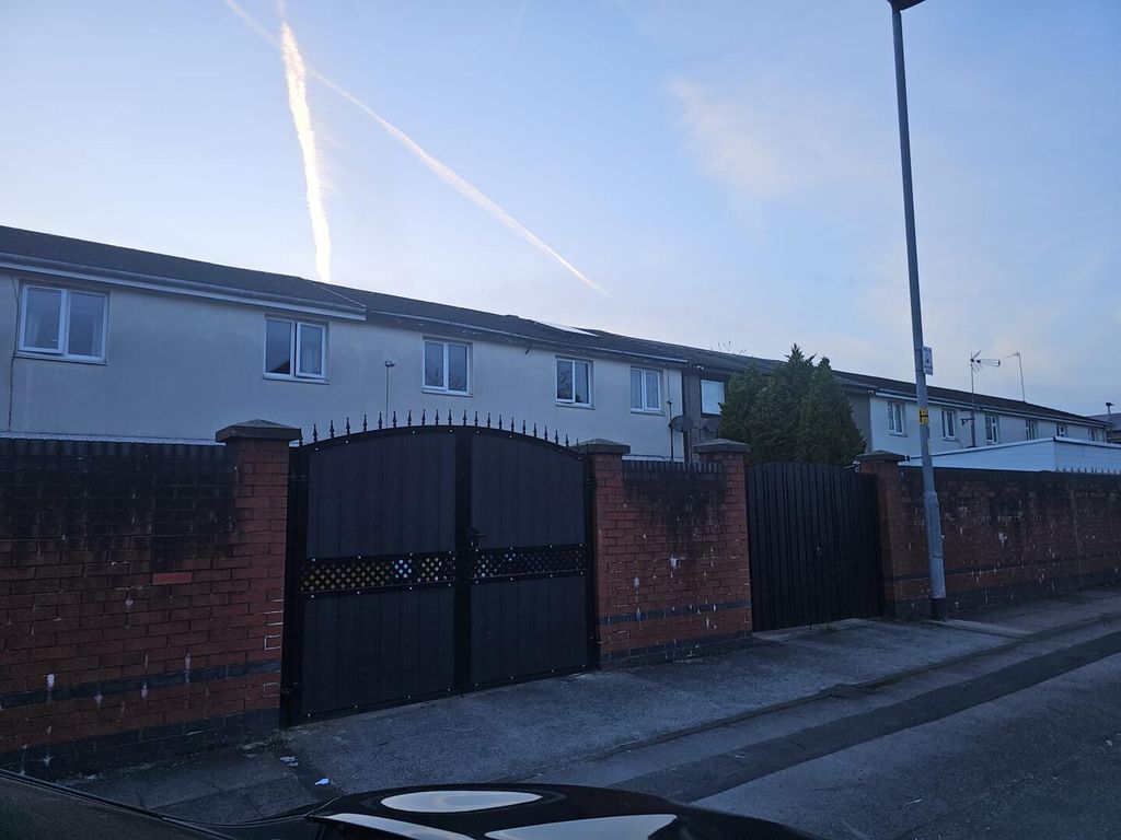 Property photo 1 of 20 Front (Exterior)