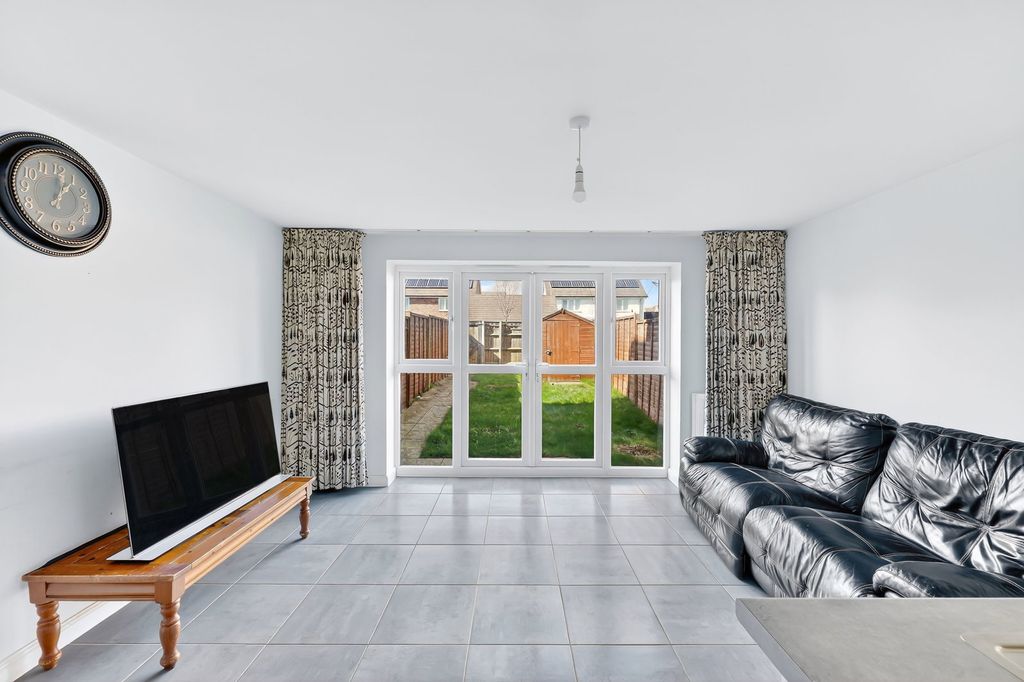 Property photo 2 of 22