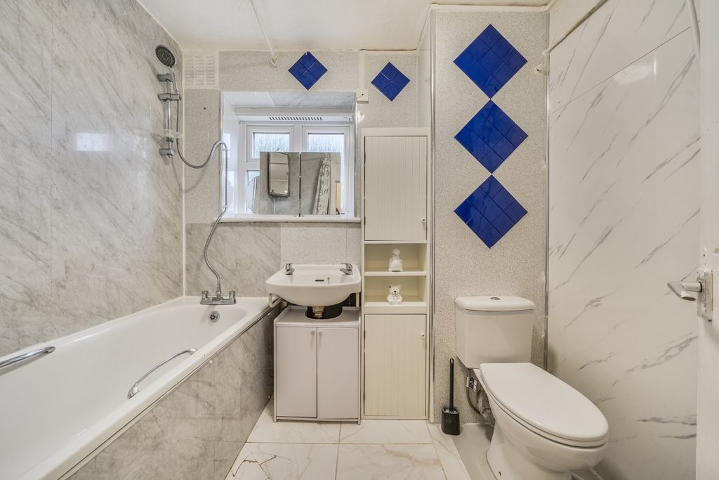 Property photo 3 of 13 4483192