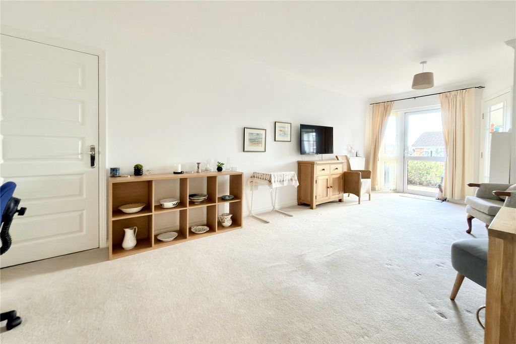 Property photo 2 of 16 Picture No. 17