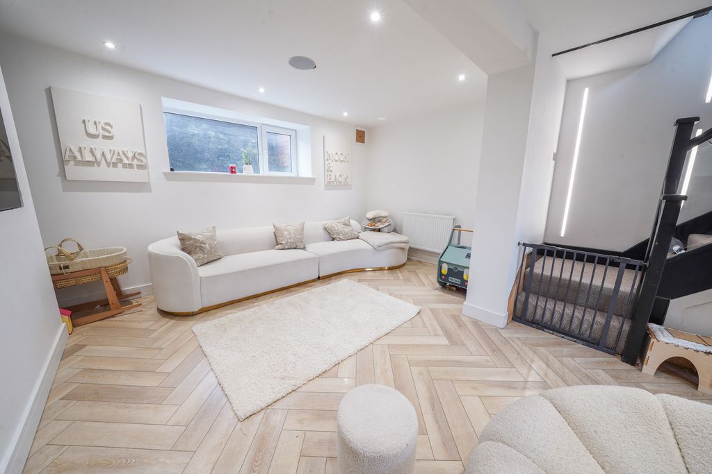 Property photo 2 of 30 Dsc08206