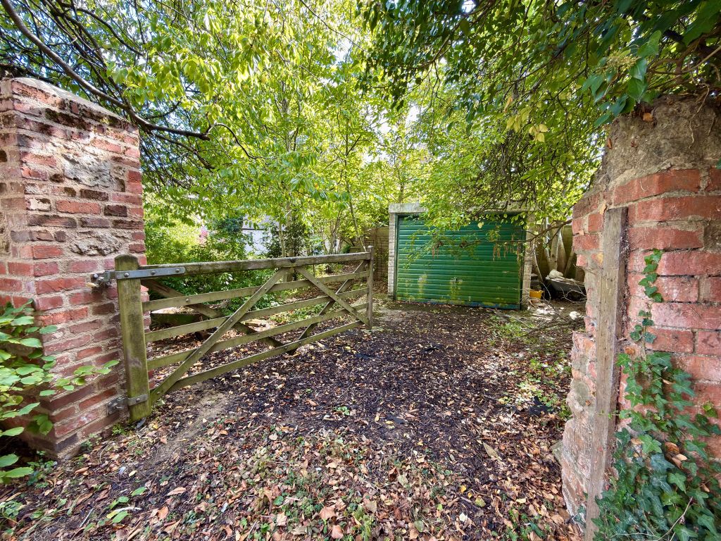 Property photo 2 of 27