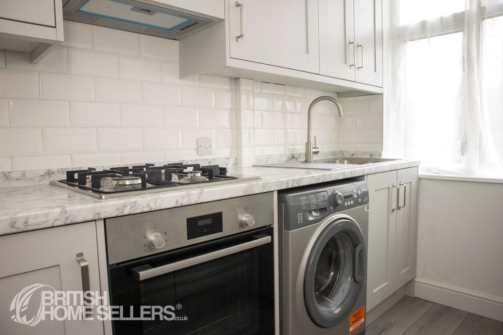 Property photo 3 of 10 Picture No. 12