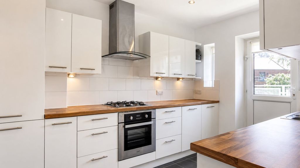 Property photo 2 of 11 Kitchen