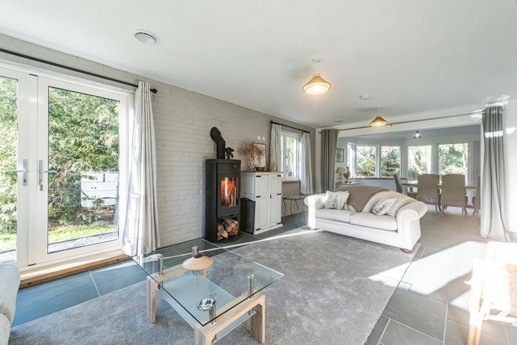 Property photo 3 of 35 Pbox-Img.Jpg