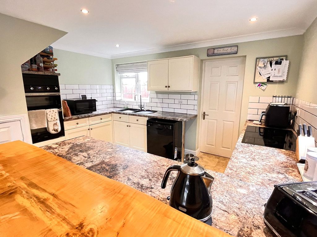 Property photo 2 of 21 Picture No. 38