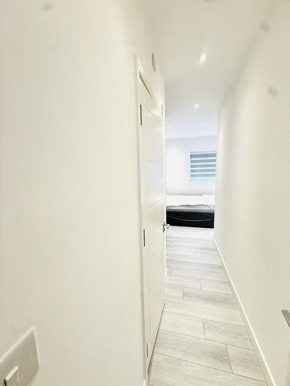 Property photo 2 of 8 Bedroom