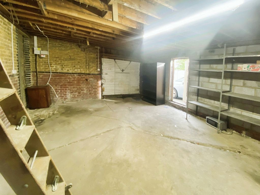 Property photo 3 of 4