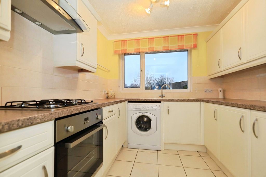 Property photo 3 of 8 Kitchen