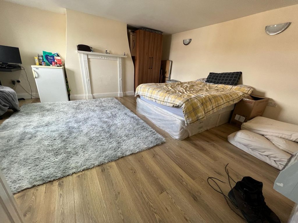 Property photo 1 of 4