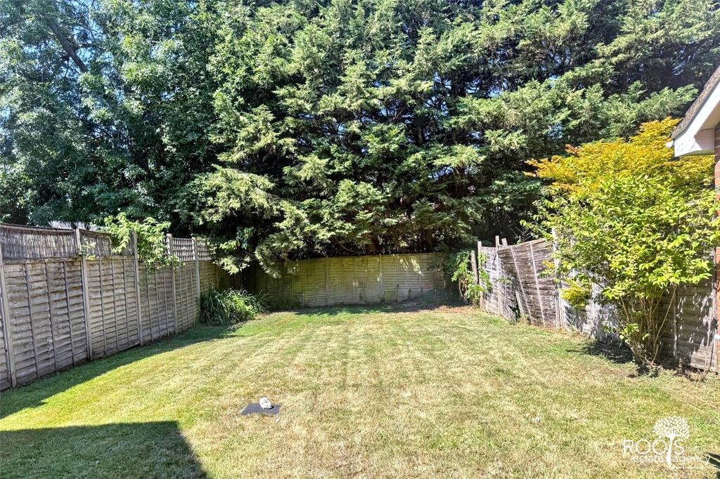 Property photo 2 of 10 Garden