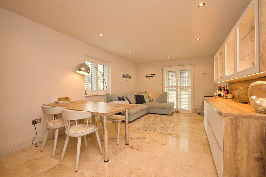 Property photo 2 of 13 Picture 2