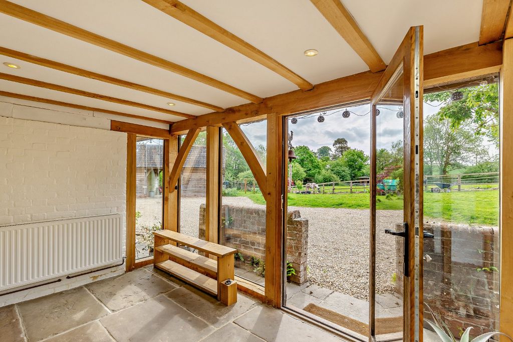 Property photo 3 of 19 Entrance Hall