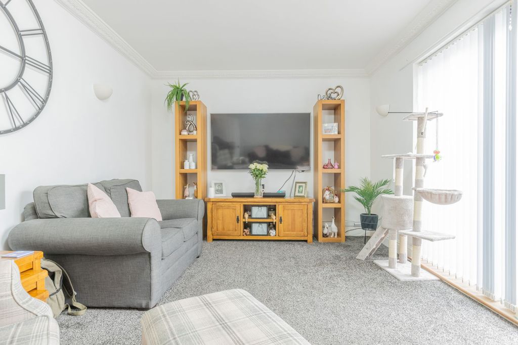 Property photo 2 of 30