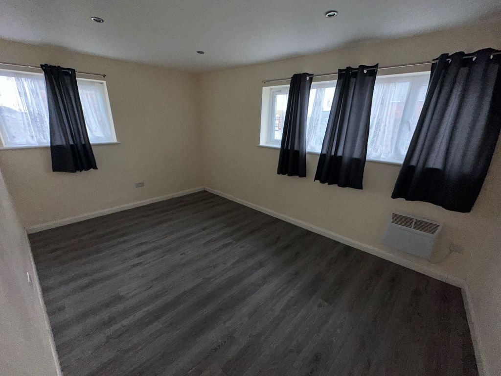 Property photo 2 of 3 Bedroom