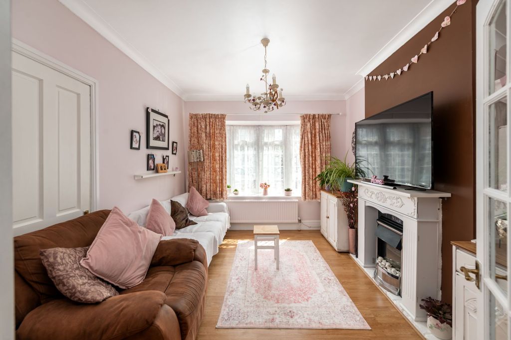 Property photo 2 of 25