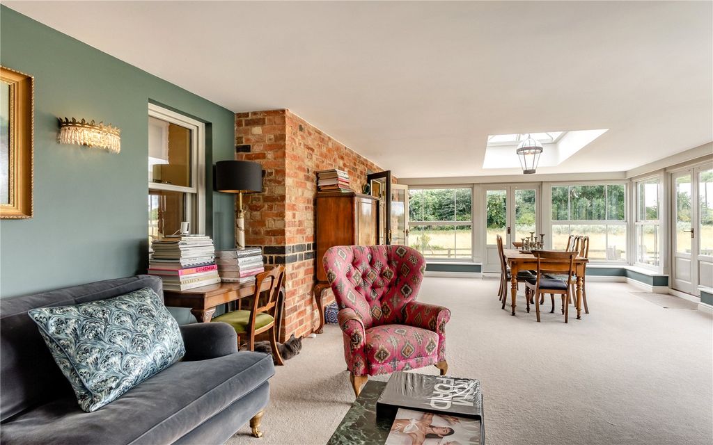 Property photo 3 of 28 Spacious Sitting Rm