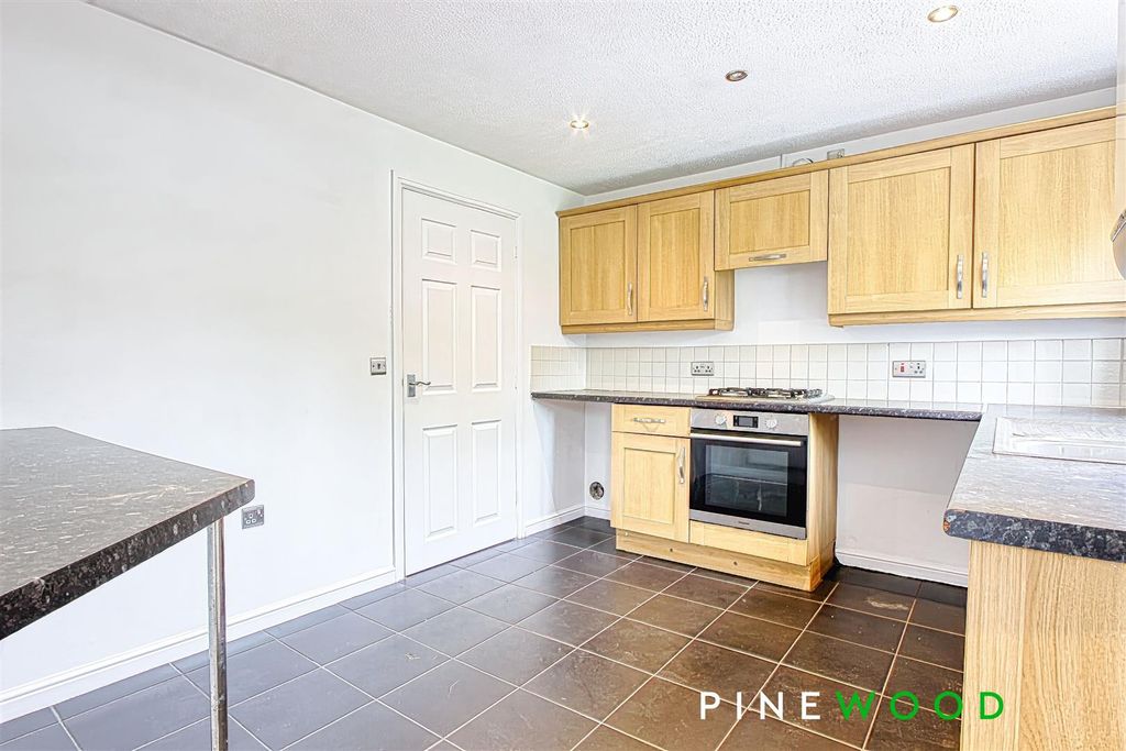 Property photo 3 of 18 Breakfast Kitchen