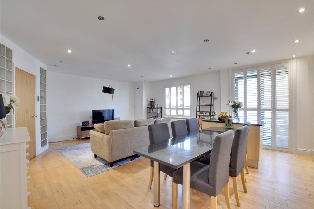 Property photo 2 of 18 Picture No. 01