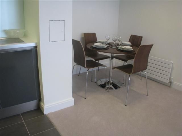 Property photo 3 of 4 Dining Table.Jpg