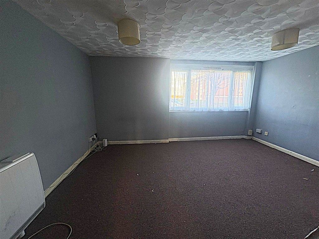 Property photo 2 of 9 Lounge