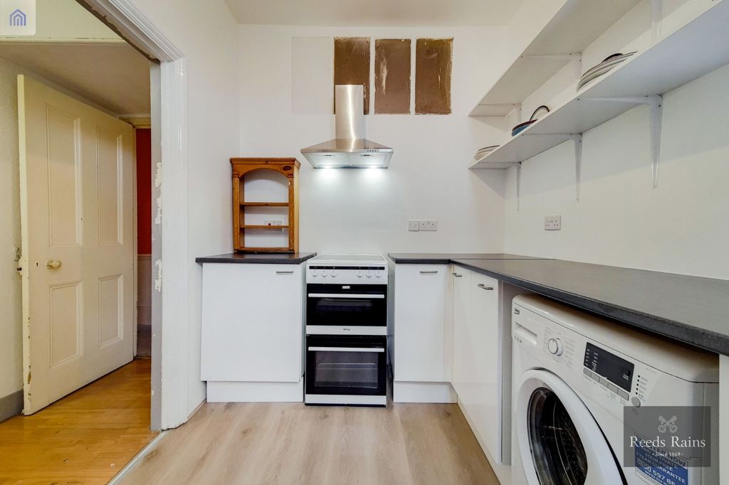 Property photo 3 of 18 Kitchen