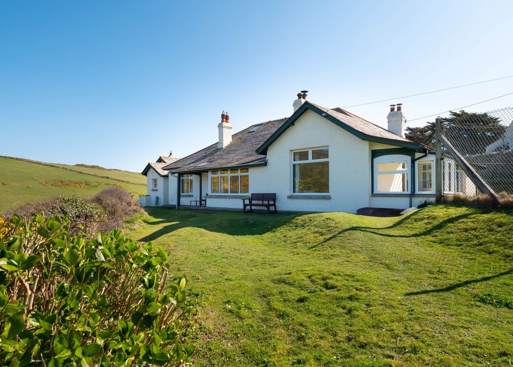 Property photo 2 of 26 683Ec4F722A17_Whins-40