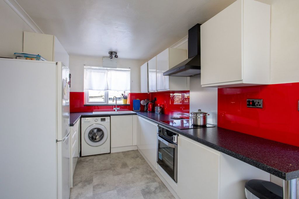 Property photo 2 of 30