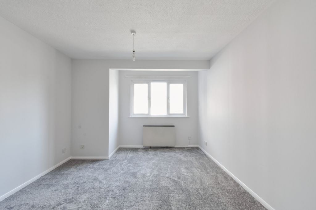 Property photo 2 of 10 Living Room