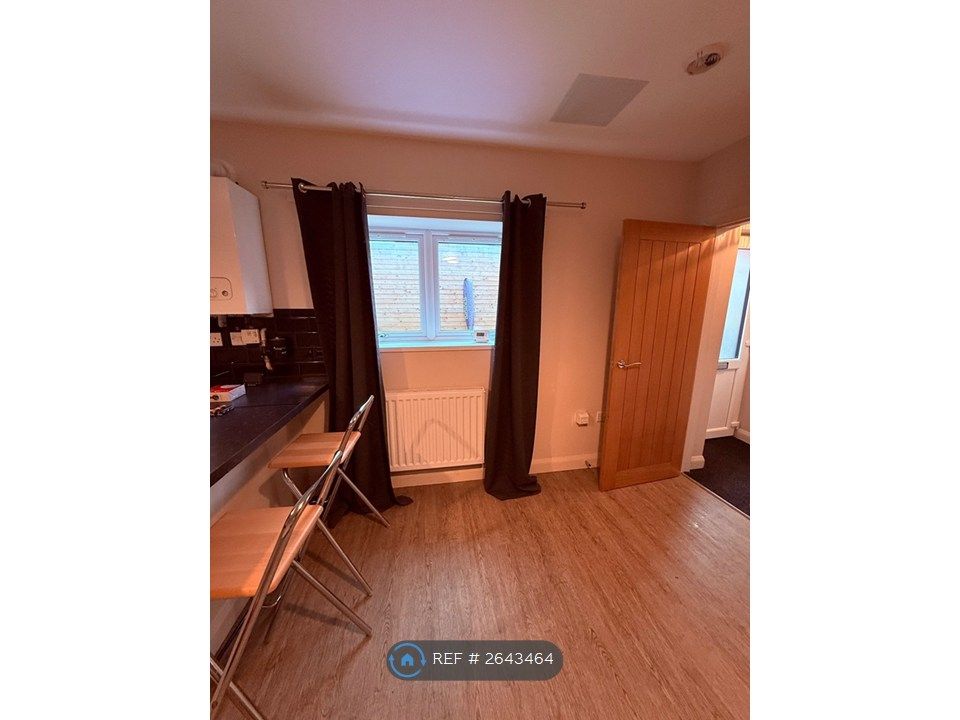 Property photo 3 of 17 Lounge