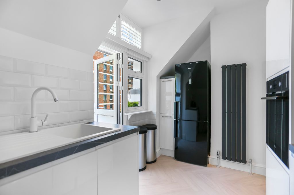 Property photo 3 of 20 296A1323