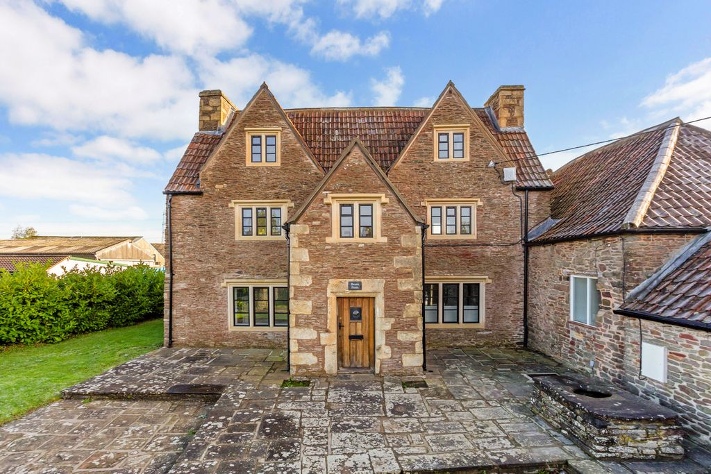 Property photo 1 of 17 Exterior