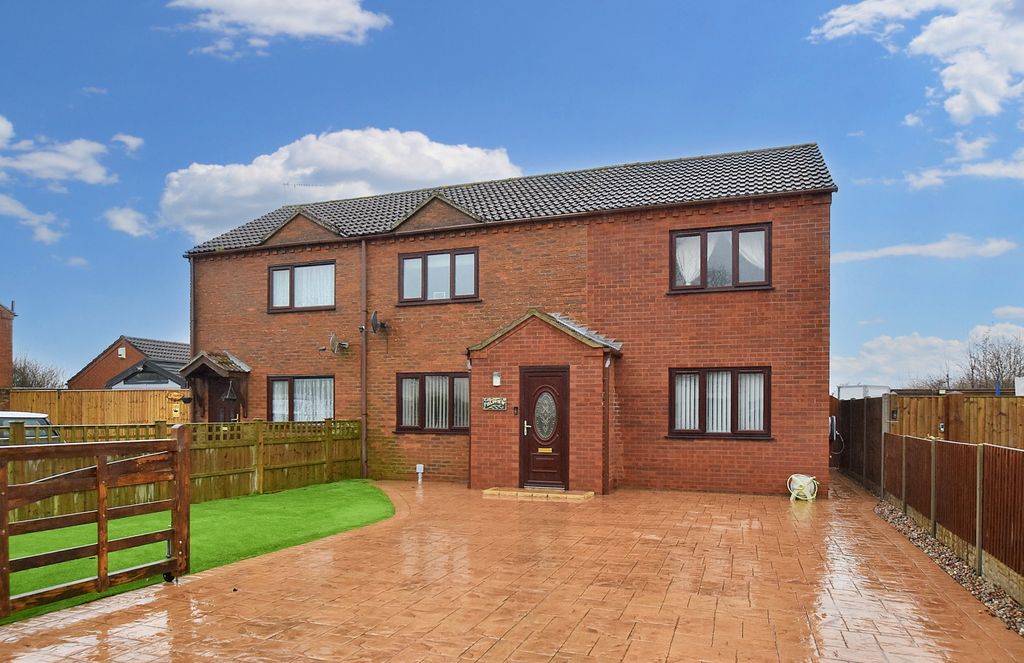 Property photo 1 of 21 Front