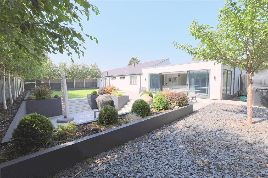 Property photo 2 of 34 Rg i.Jpg