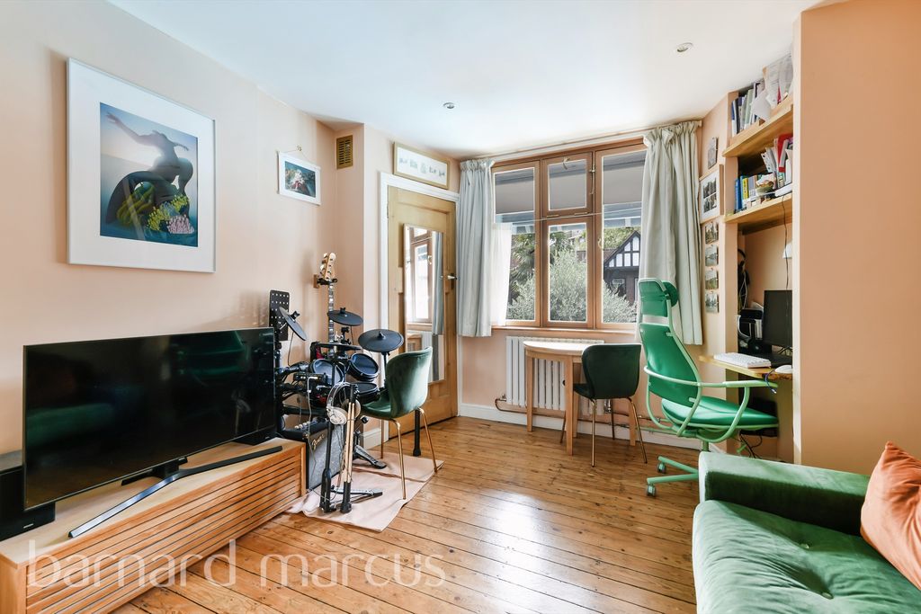 Property photo 3 of 12