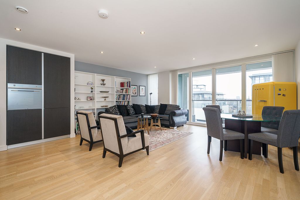 Property photo 2 of 21