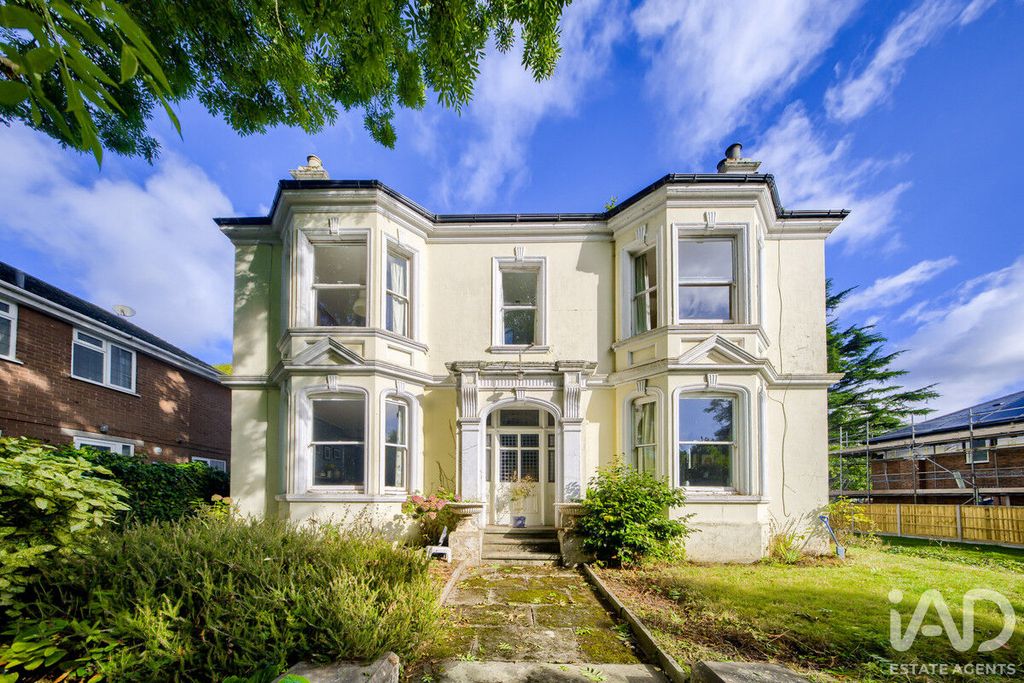 Property photo 1 of 39