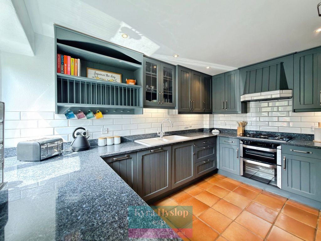 Property photo 2 of 32