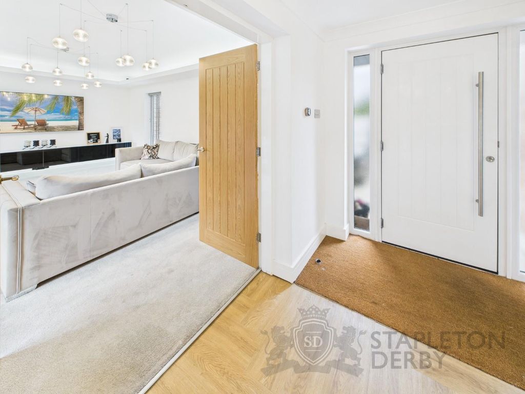 Property photo 3 of 40 Cam04720G0-Pr0146-Still030.Jpg