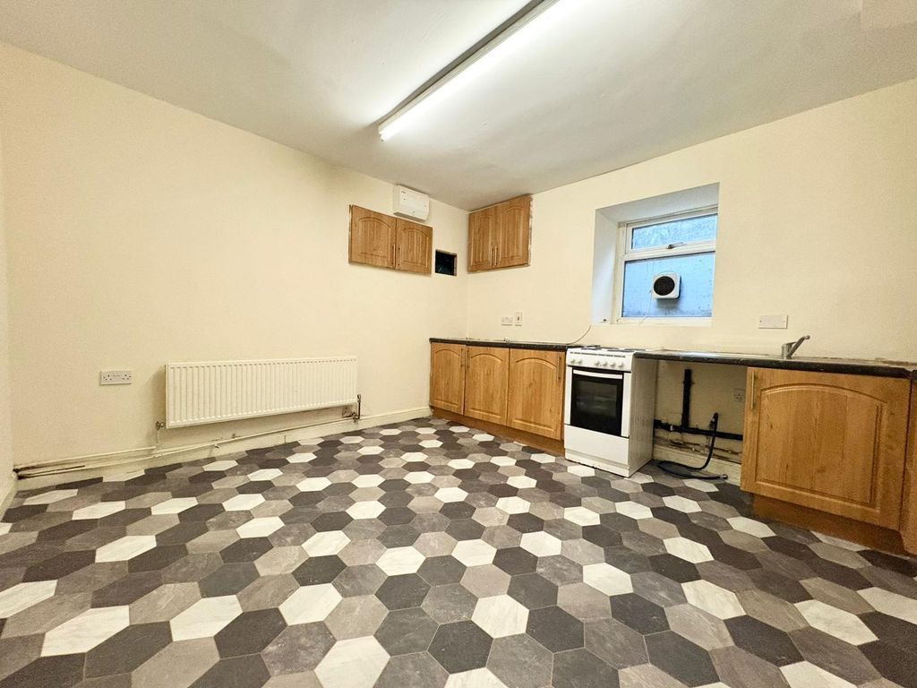 Property photo 2 of 11 Kitchen