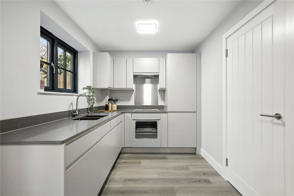 Property photo 2 of 10 Show Home