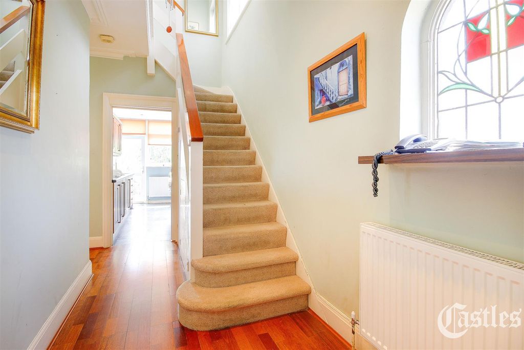 Property photo 2 of 22