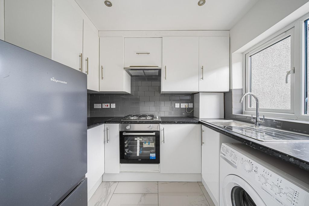 Property photo 3 of 21 Kitchen