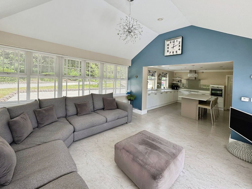 Property photo 3 of 33