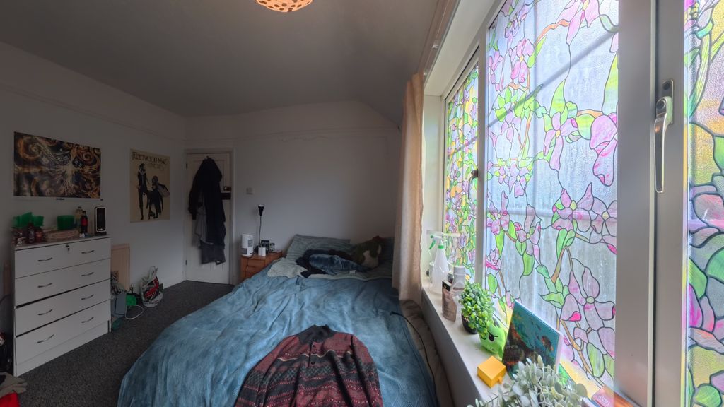 Property photo 3 of 9 Bed 2