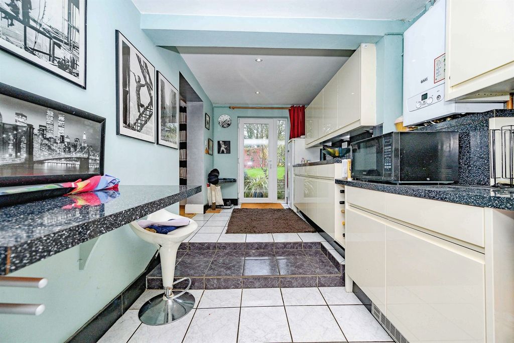 Property photo 3 of 20